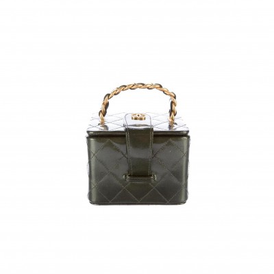 CHANEL VANITY CASE MICRO MINI 90S VINTAGE IRIDESCENT RARE GREEN PATENT CLUTCH  (11*10*8cm)